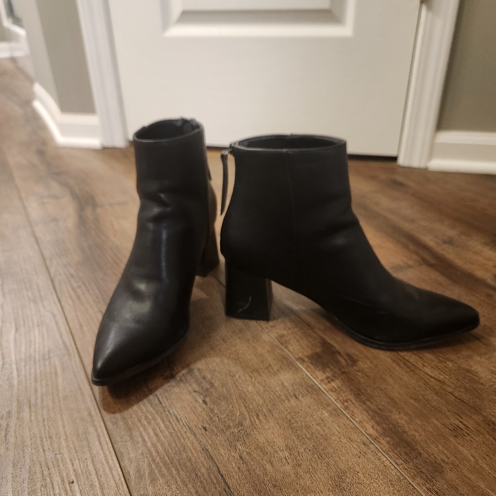 Jeossy Women's 9635 Chunky Heeled Ankle Boots | Pointed Toe Stacked Block Heel